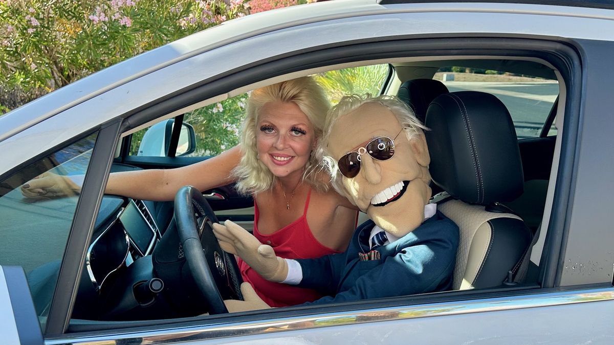 Opustila snoubence kvůli maňáskům: Žádný muž se nevyrovná 38 párům upřeně hledících očí, šokuje Američanka