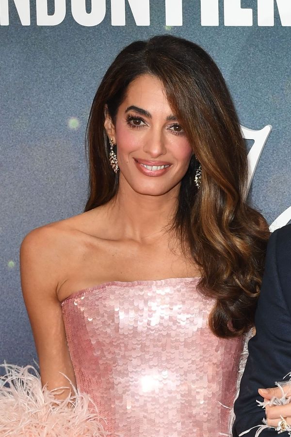 Jako víla Amálka: Clooneyho nádherná Amal na premiéře ukradla díky těmto šatům veškerou pozornost jen pro sebe - fotka 1/1