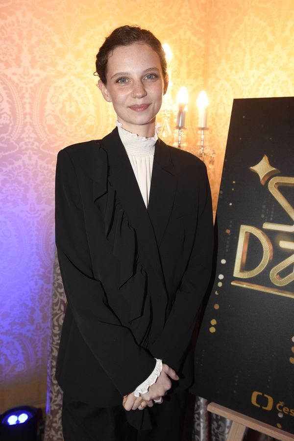 Vítězka StarDance po delší době ve společnosti. Z šedé myšky se stala elegantní mladá dáma, osobní život ale stále tají - fotka 1/1