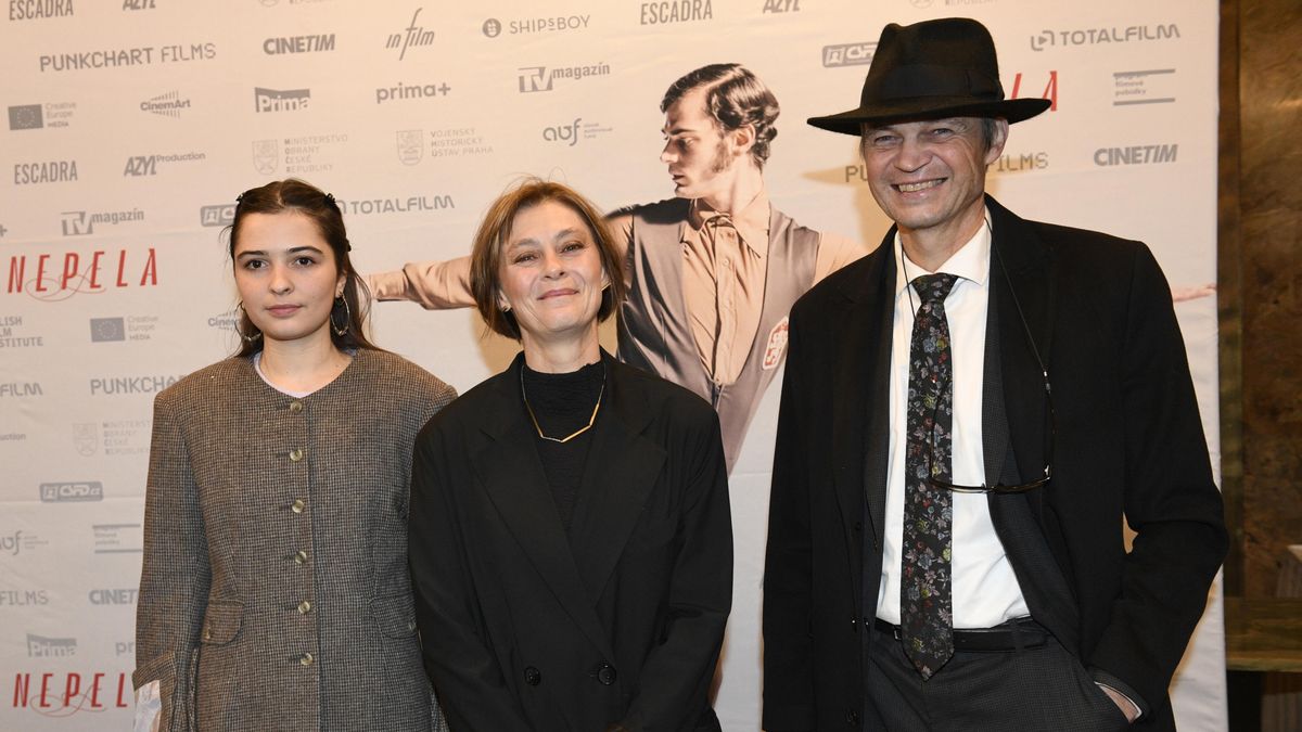 Tleskat synovi v novém filmu vyrazila Klára Trojanová s bratrem: Lukáš Pollert ukázal nejstarší dceru, dětí má šest