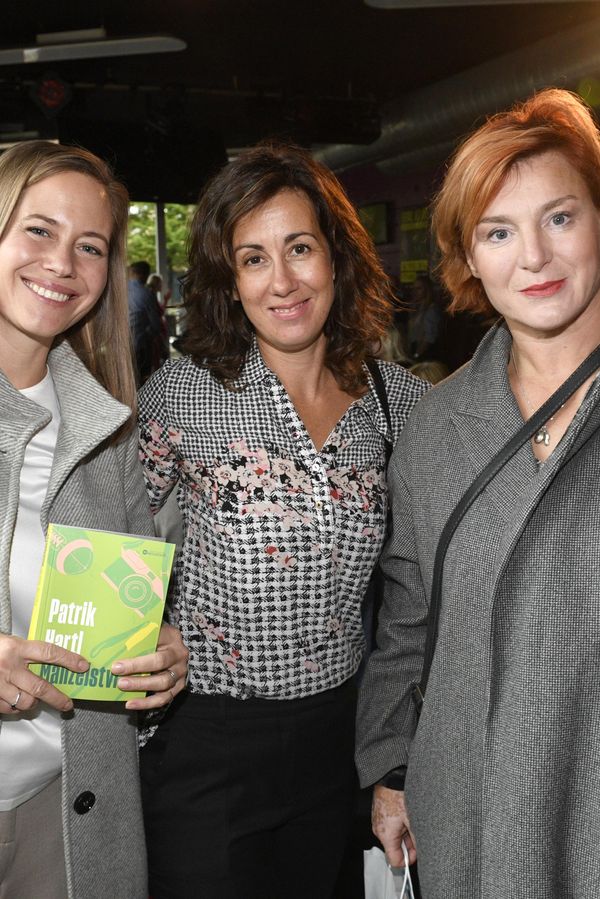 Na křtu nové knihy Patrika Hartla se to hemžilo krásnými ženami: Nechyběla ani spisovatelova manželka Martina - fotka 1/1