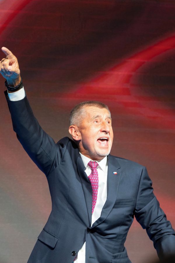 Tepláky Andreje Babiše se staly hitem internetu! Premiér je vytasil znovu a ukázal víc, než byste možná chtěli - fotka 1/1