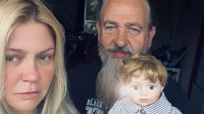 Sbírá předměty posedlé duchy a žije s nejstrašidelnější panenkou v Británii: Žena popsala děsivé příhody