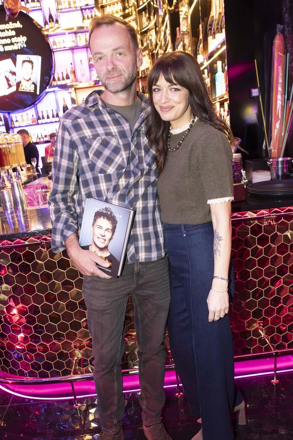 Lukáš Langmajer popřál Jitce Boho k narozeninám hodně velkolepě. Došlo i na svlékání  - fotka 1/1