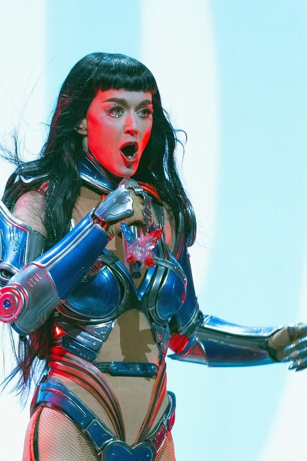 Katy Perry se po provalení románku s kanadským expremiérem dočkala žádosti o ruku na svém koncertě! - fotka 1/1