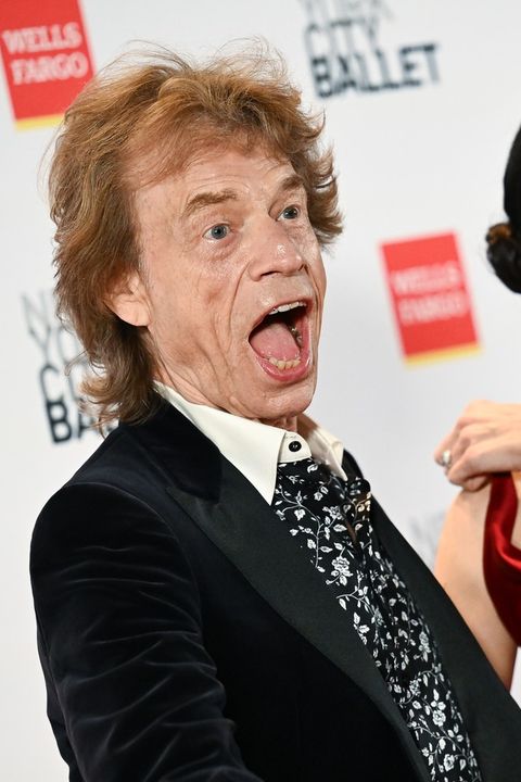 Živel, klid a rozdíl čtyř dekád: Mick Jagger (82) sršel energií a nezavřel pusu, snoubenka (38) působila jako klidná síla po boku