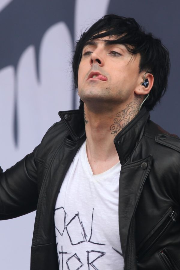 Zpěváka Iana Watkinse zavraždili! Spoluvězeň mu podřízl krk. Frontman známé kapely si odpykával 29 let za pedofilii - fotka 1/1