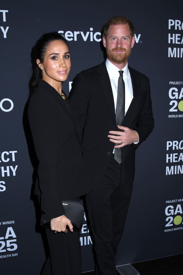 Meghan a Harry s dětmi vyrazili dlabat dýně. Dcerka snad pořád nosí plenku, opět rýpou škarohlídové  - fotka 1/1