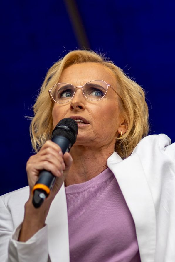 Kateřina Konečná se obula do slavné zpěvačky a tvrdě narazila: Přejí jí to nejhorší a ostudu může za hranice vyvážet - fotka 1/1