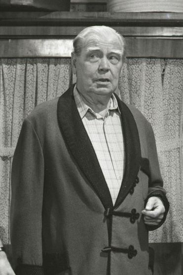 Poprvé před kamerou, poprvé falešně. Slavný pěvec Karel Kalaš (†90) v Kulovém blesku „drhnul“ se sebezapřením - fotka 1/1