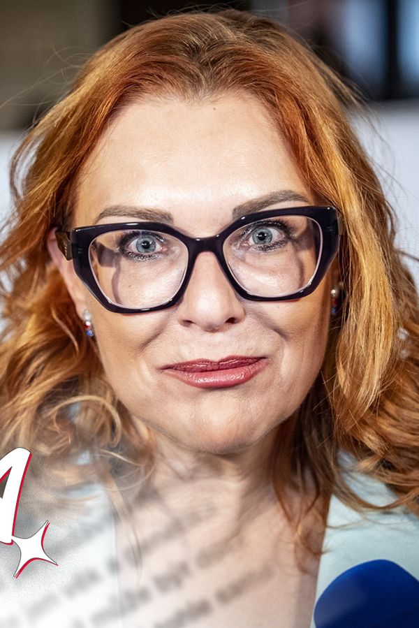 Glosa: Pane kolego, já už taky nesoudím. I mě z taláru vysvlíkla paní učitelka Majerová z Trikolory - fotka 1/1