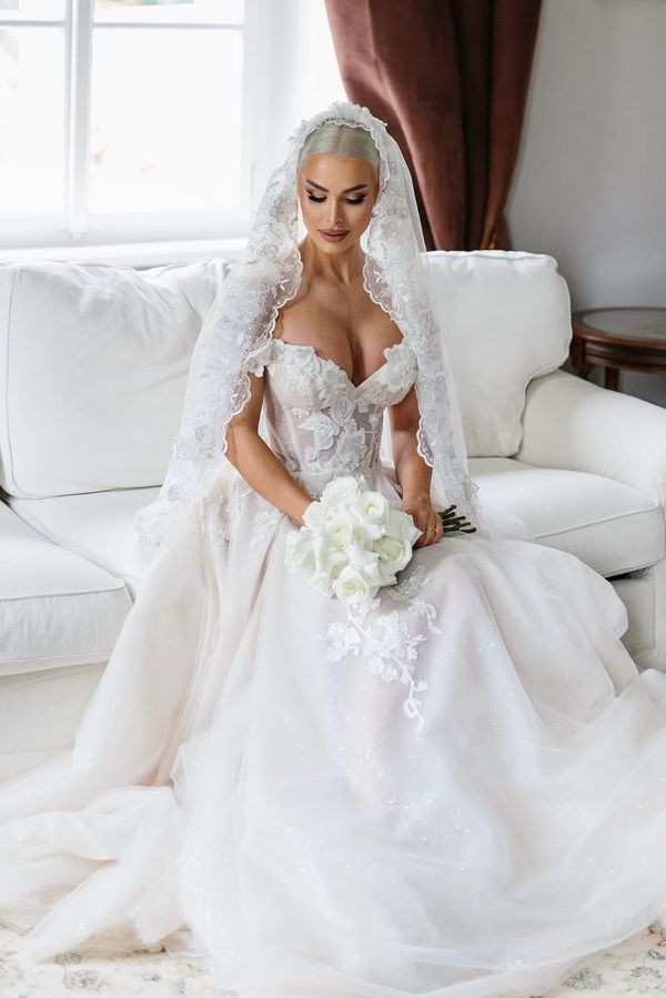 Sexy tanečnice ze StarDance se vdala. Influencerka a sportovkyně vypadala v dechberoucích šatech jako princezna - fotka 1/1