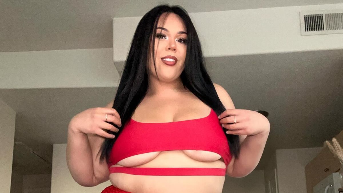 Jsem tlustá a nevadí mi to, minisukně budu nosit dál, hlásá hrdě influencerka se 145 kily