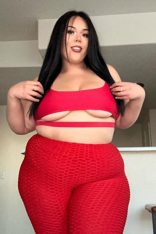 Jsem tlustá a nevadí mi to, minisukně budu nosit dál, hlásá hrdě influencerka se 145 kily  - fotka 1/1