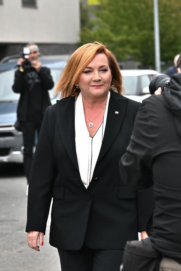 Alena Schillerová oslavila úspěch novým účesem: Doteď jsem nemohla, všude jsem visela jako blondýna, smála se - fotka 1/1
