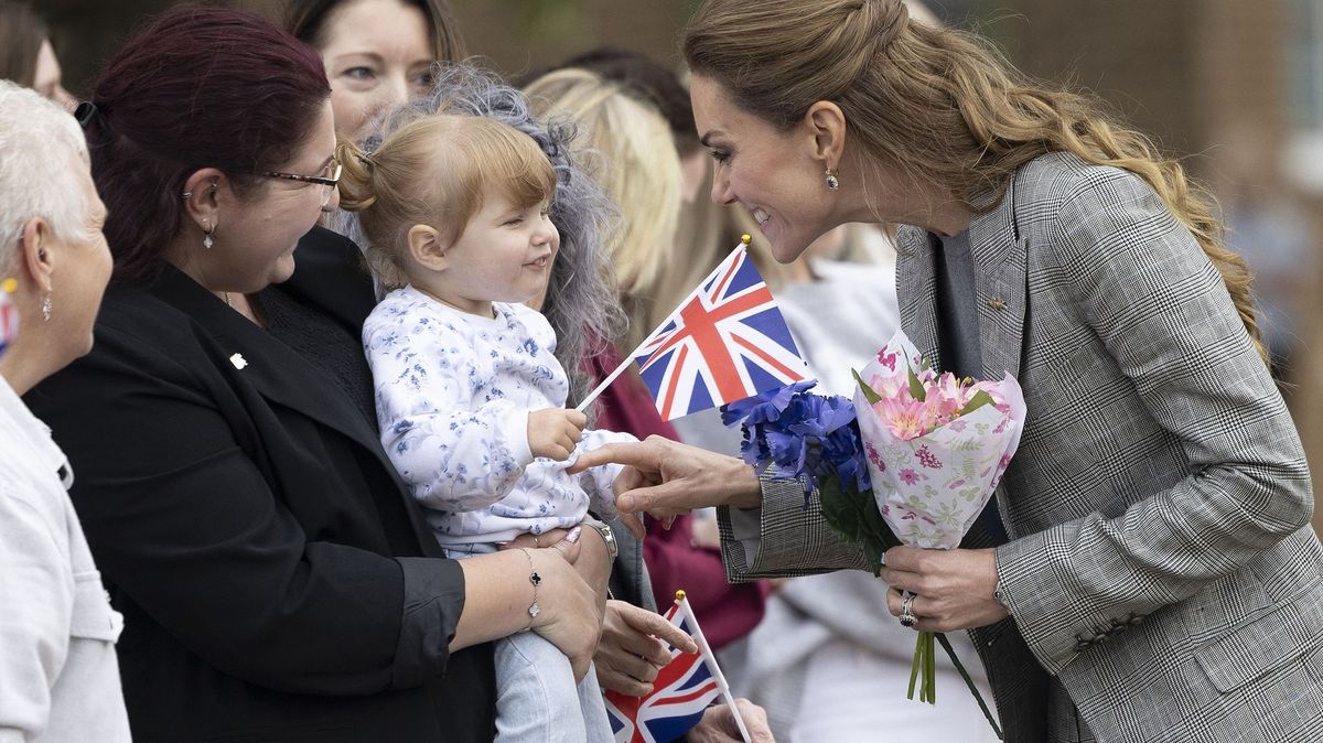 Fanoušci žasnou nad bravurním výkonem princezny Kate na vysokých jehlách. Tohle bych nezvládla, shodují se ženy