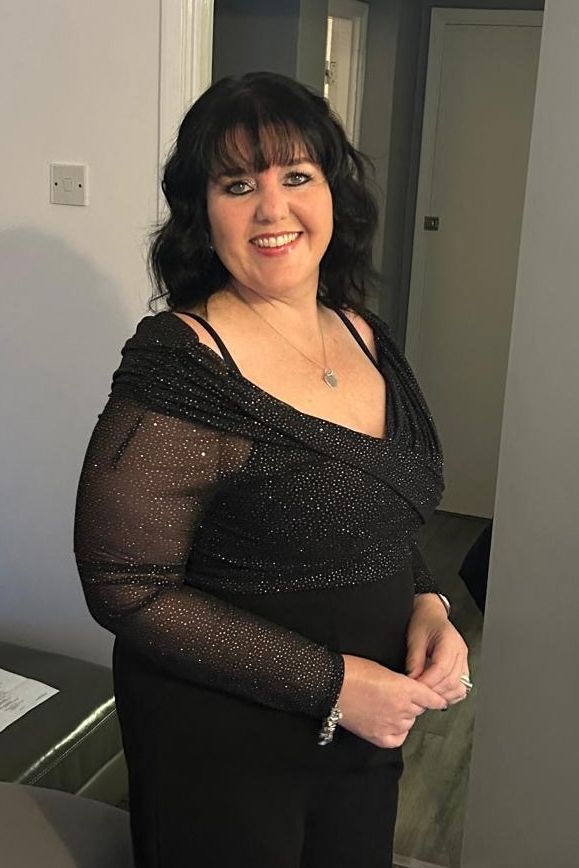 Gamblerství ji připravilo o střechu nad hlavou a víc než 13 milionů k tomu: Svatební noc Britka prosázela v kasinu - fotka 1/1