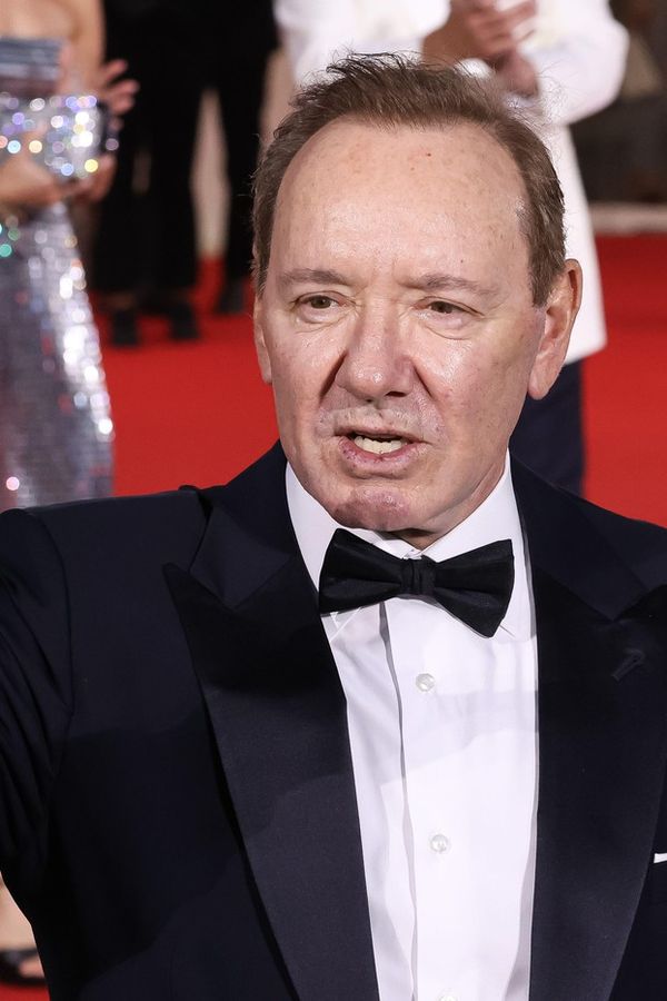 Kevin Spacey přiznal, že je bezdomovec: Posledních sedm let ho stálo astronomickou částku. I přes návrat k práci se topí v dluzích - fotka 1/1