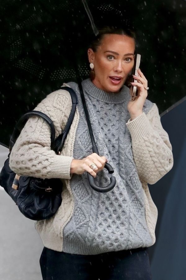 Vždyť facelift nepotřebovala! Hilary Duff zaskočila nečekanou změnou. Napnutým obličejem moc lidí nepotěšila - fotka 1/1