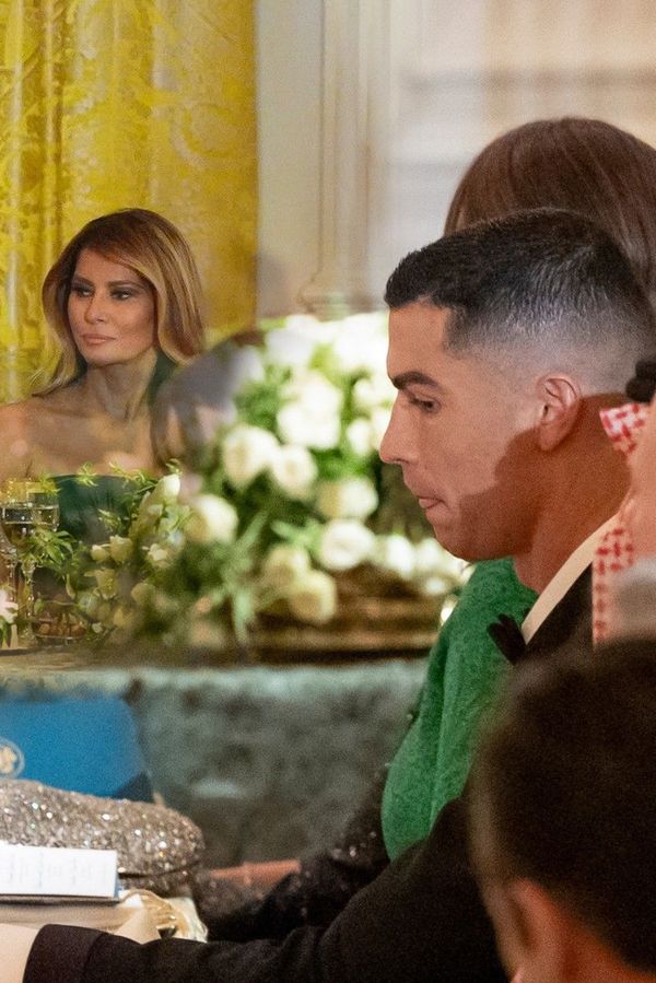 Bilion-dolarové selfie Ronalda s Georginou a Muskem z večeře v Bílém domě válcuje internet! - fotka 1/1