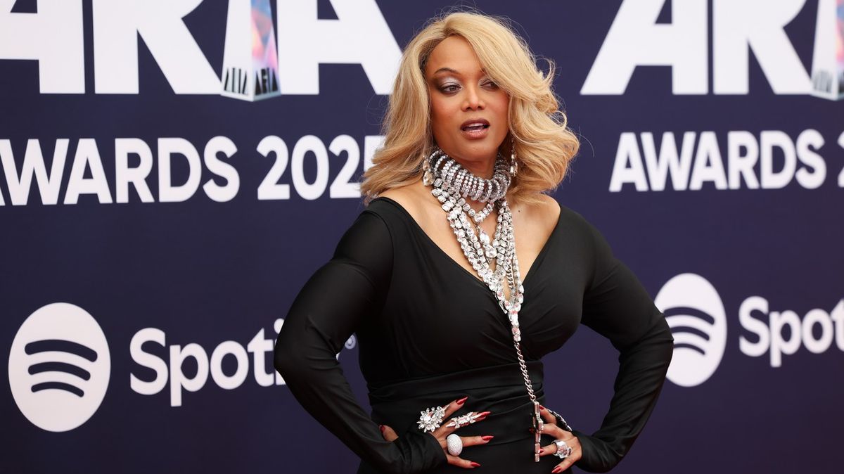 Přestala hladovět a cpe se vlastní zmrzlinou: Tyra Banks hrdě ukázala křivky, které by před lety krutě kritizovala