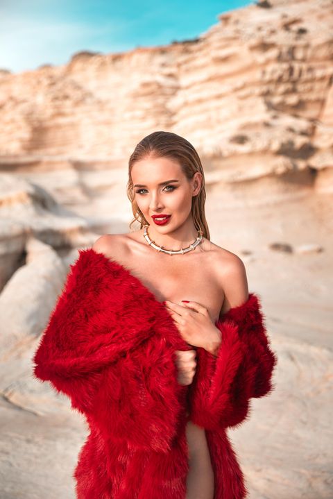 Vítězka Zrádců se svlékla pro Playboy! Nicole Šáchová pózovala nahoře bez a ukázala zadeček jen v tangách