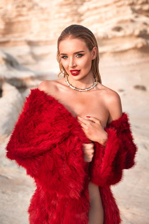 Vítězka Zrádců se svlékla pro Playboy! Nicole Šáchová pózovala nahoře bez a ukázala zadeček jen v tangách