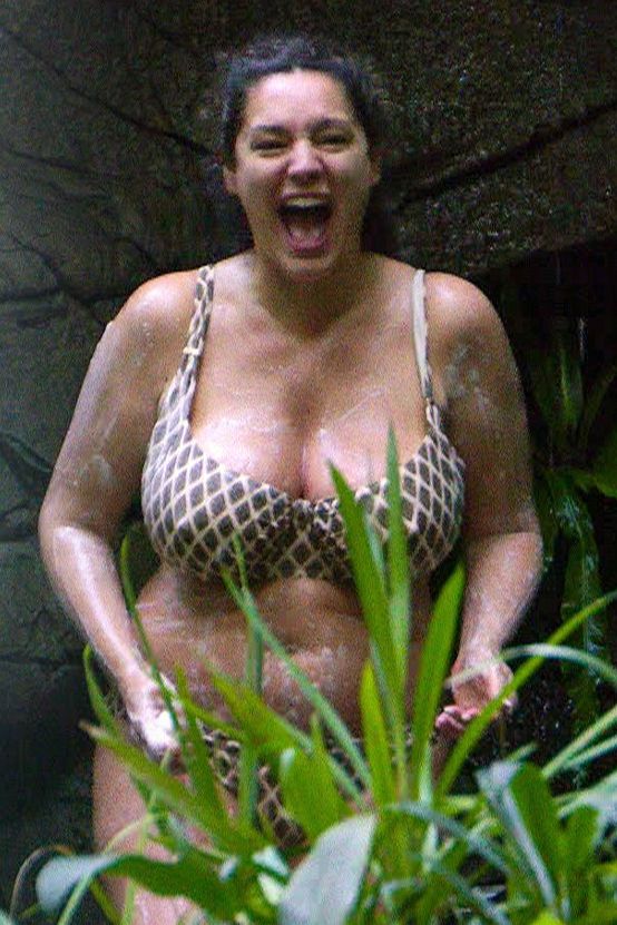 Přírodou obdařená Kelly Brook bojuje v reality show: Její sprcha v džungli zaujala každého horňáka - fotka 1/1