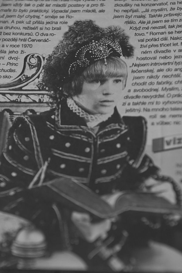 Poznáte sladkého klučíka? Náctileté fanynky z něho šílely, byl populárnější než Karel Gott - fotka 1/1