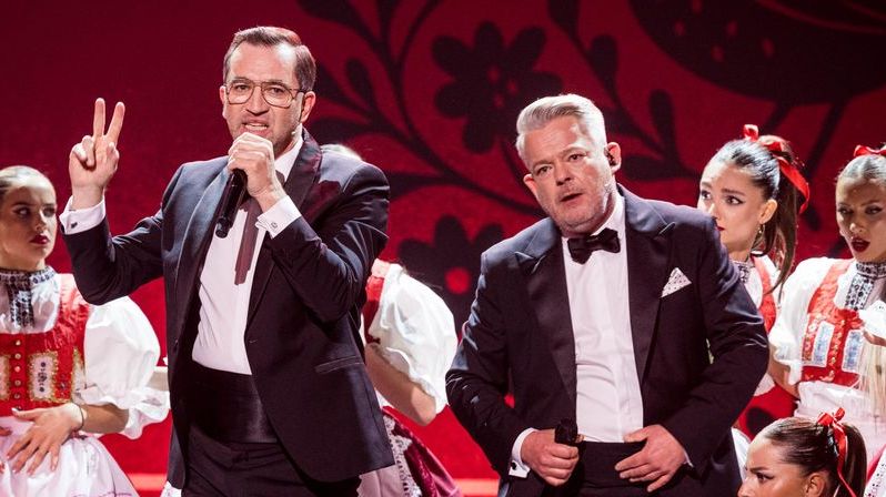 Nedůstojná šaškárna i super zábava: Výstup Sokola a Hámy na Českém slavíkovi vyvolal vášnivé diskuze