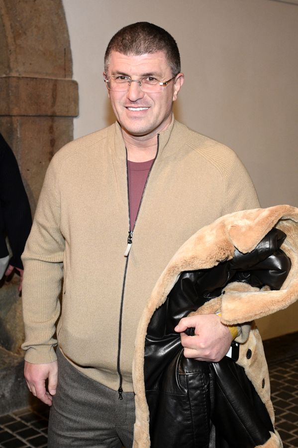 Bývalý král kasin a přítel Gottové po kómatu poprvé ve společnosti: Miliardář Leon Tsoukernik utekl hrobníkovi z lopaty - fotka 1/1