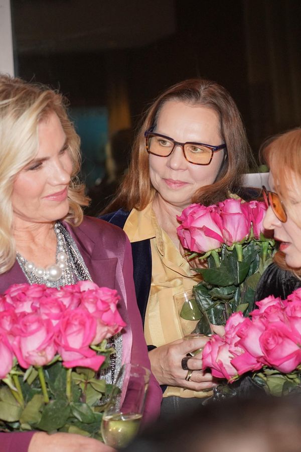 U tří vdov, víceméně veselých: Leoně Machálkové u vzpomínky na Bořka Šípka asistovaly Žbirková a Patejdlová - fotka 1/1