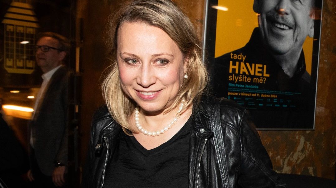 „Ozbrojená biomasa“: Někdejší hvězdu Strany zelených Kateřinu Jacques byste ve vojenské uniformě skoro nepoznali