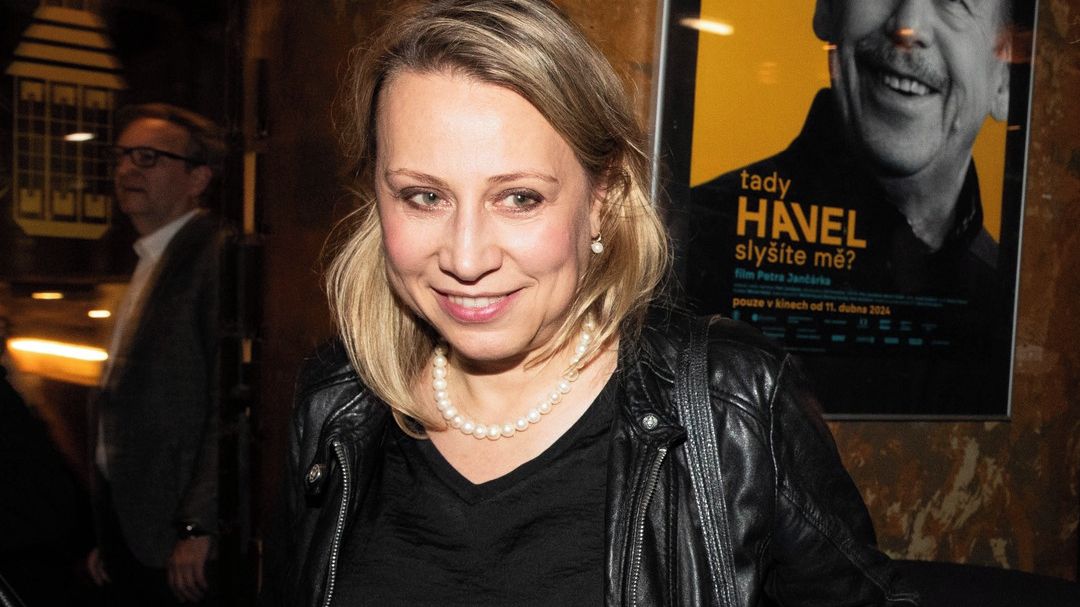 „Ozbrojená biomasa“: Někdejší hvězdu Strany zelených Kateřinu Jacques byste ve vojenské uniformě skoro nepoznali