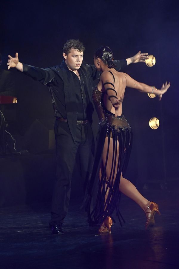 Kolda z Ulice se sexy tanečnicí vyhrál vášnivým tangem: Petrovi Komínkovi (18) gratulovala i Lucie Borhyová - fotka 1/1