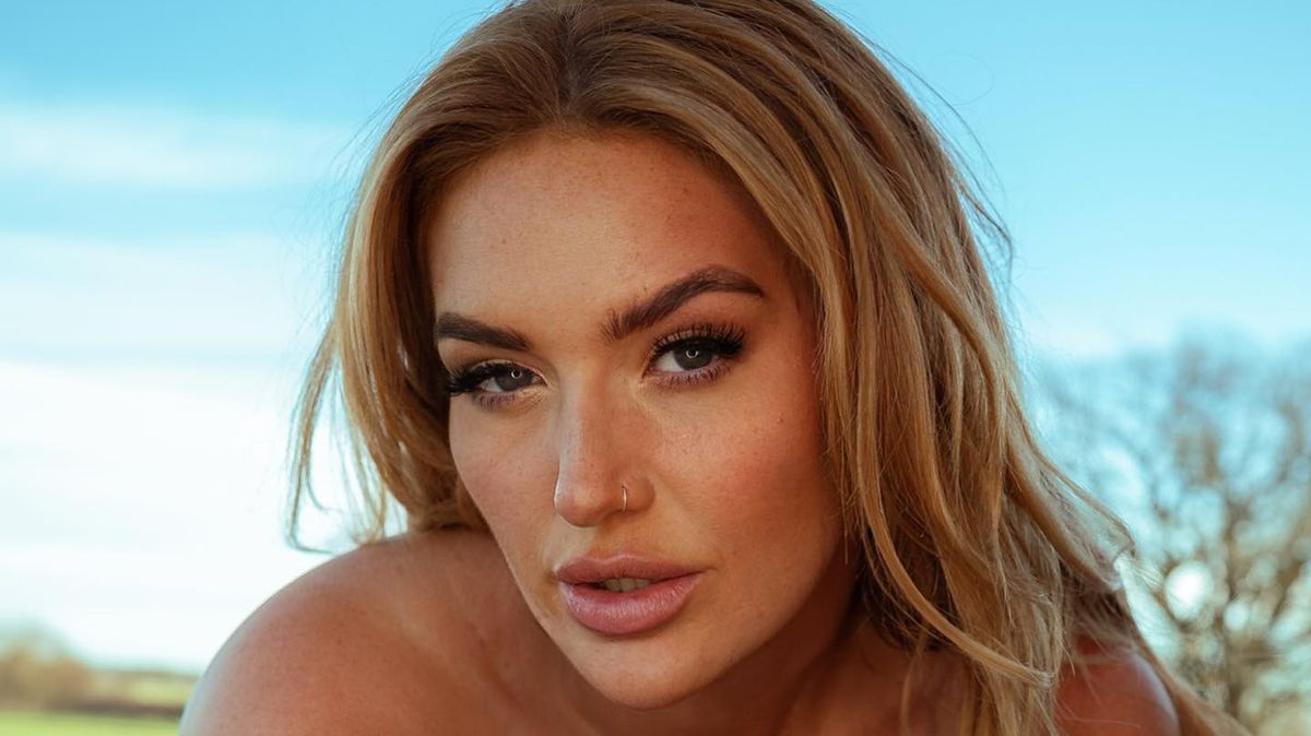 Žena se dvěma vaginami se rozhodla zasvětit jednu z nich Bohu. S druhou bude dál tvořit obsah pro dospělé