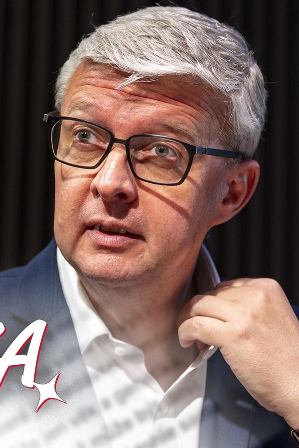 Glosa: Ukrajinské vlajky dolů, granáty do sběru. Havlíček potěšil Kreml, ale snad to nebude tak horké - fotka 1/1