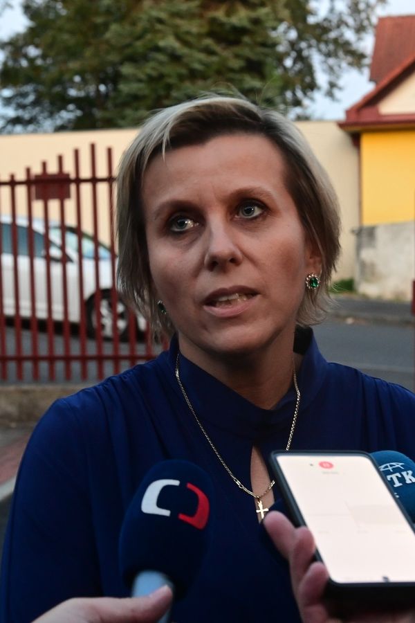 Konec hejtmanky Mračkové Vildumetzové: Zmínila rodinné důvody. Vy se rozvádíte? uhodili na ni - fotka 1/1