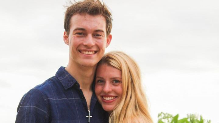 „Nikdy jsme se nelíbali,“ přiznala nevěsta, která si první polibek s partnerem dala až u oltáře. Mrkněte, jak vypadal