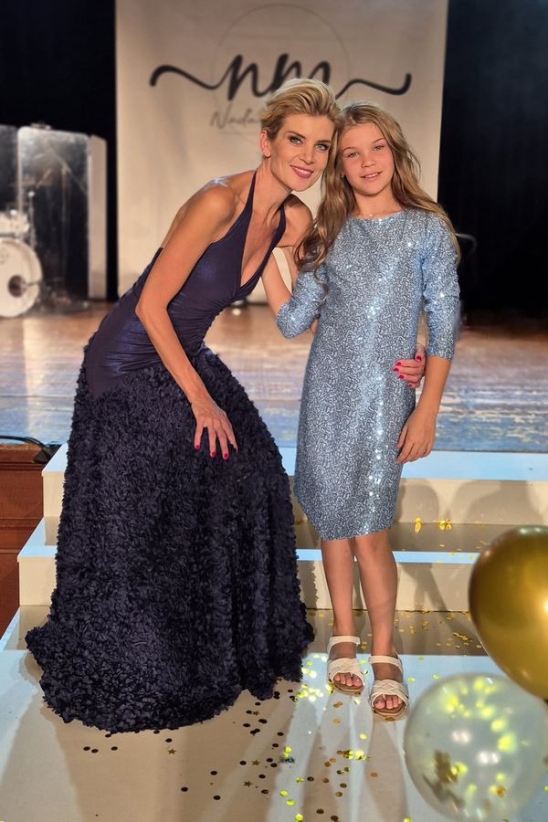 Holčičky modelek na módním mole: Předváděla dvanáctiletá dcera Ivety Lutovské i dvouletá Nikol Švantnerové - fotka 1/1