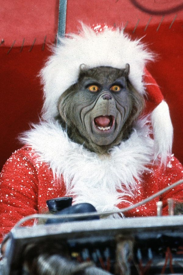 Hvězdy Grinche po 25 letech! Jim Carrey (63) nahodil legendární grimasy, z Taylor Momsen je rebelka s vysekanými břišáky - fotka 1/1