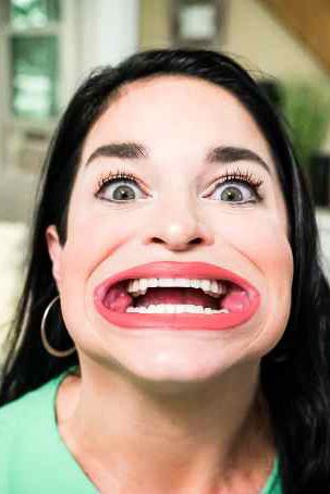 „To byla čistá magie.“ Žena s druhými největšími ústy na světě snědla celý koláč na jeden zátah - fotka 1/1