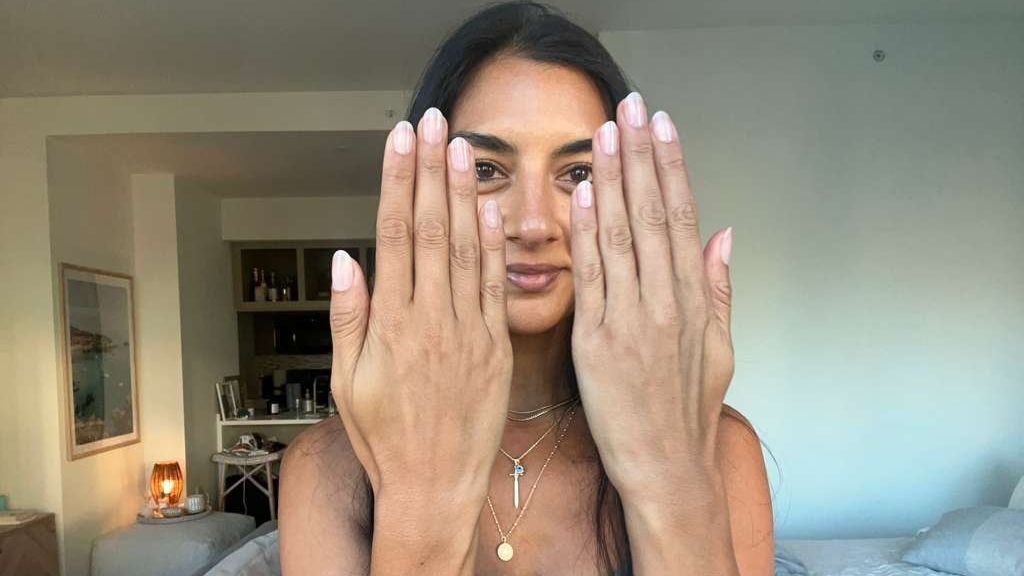 Nechává si fotit ruce a vydělá až 63 tisíc za den: Je to větší dřina, než si lidé myslí, říká modelka