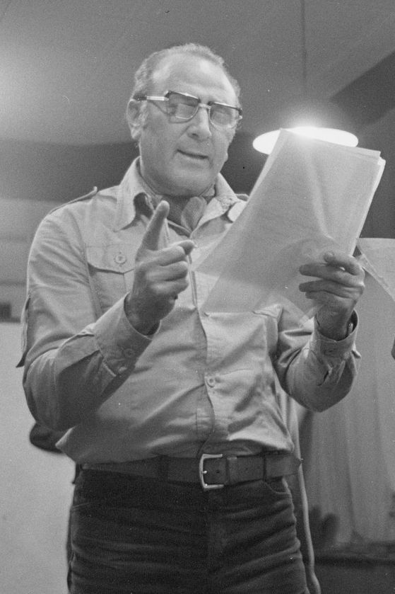 Židi ven, skandovalo kutnohorské kino. Zdeněk Ornest (†61) přežil Terezín, Osvětim i Dachau, zahynul pod koly vlaku - fotka 1/1