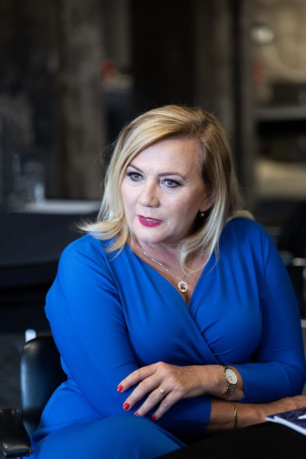 Se skleničkou mě (ne)vyfotíte: Rozjetá Alena Schillerová zase řádila s vínem v ruce. Taťána Malá má na ni špatný vliv - fotka 1/1