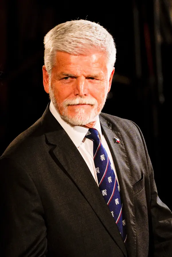 Prezident Pavel s manželkou sázel stromy v Lánské oboře: Fanoušci ho srovnávali s jeho předchůdcem. To zabolelo - fotka 1/1