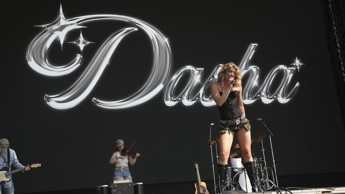 Zpěvačka Dasha zažívá neuvěřitelnou jízdu: Její hit má už přes miliardu streamů!