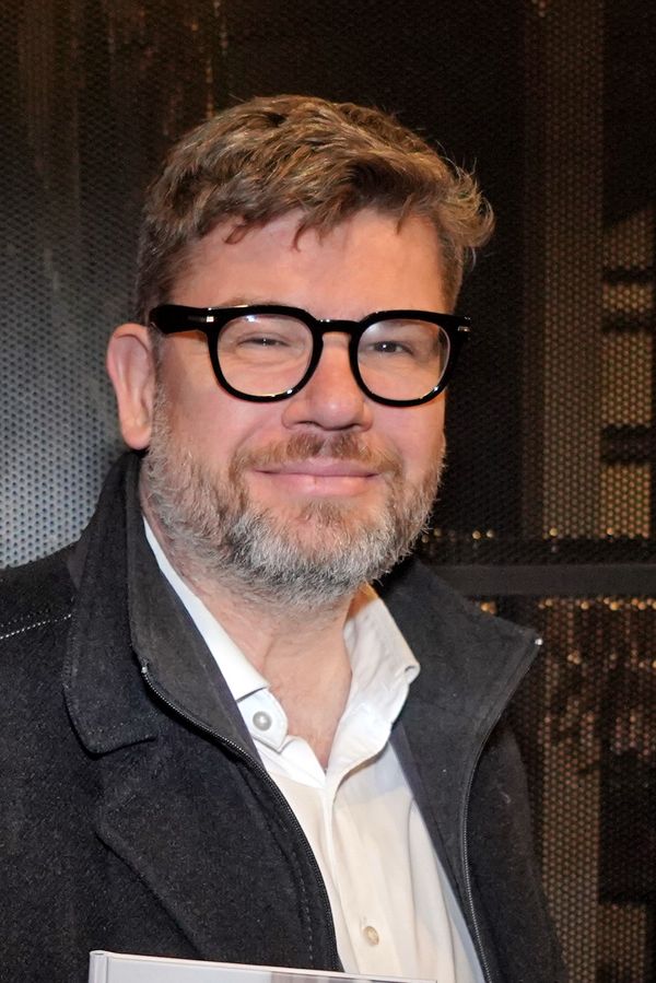 Roztomilost sama: Dcera Jiřího Pospíšila žvatlala u tatínka přímo v televizním studiu. Chůvu prý nepotřebuje - fotka 1/1