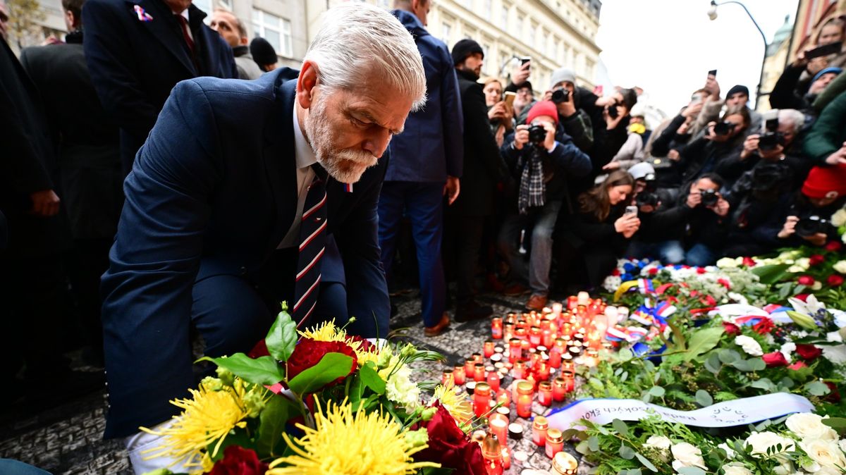 Babiše a Turka na Národní třídě vypískali, prezidentu Pavlovi tleskali. I letos dorazil bez první dámy!