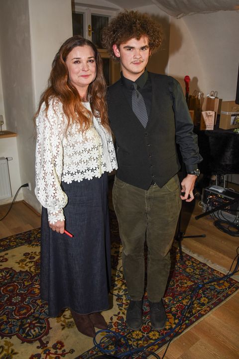 Podobu zdědil po tátovi, po mámě hřívu vlasů: Martině Preissové zpíval na křtu starší syn. Je to mega kudrnáč